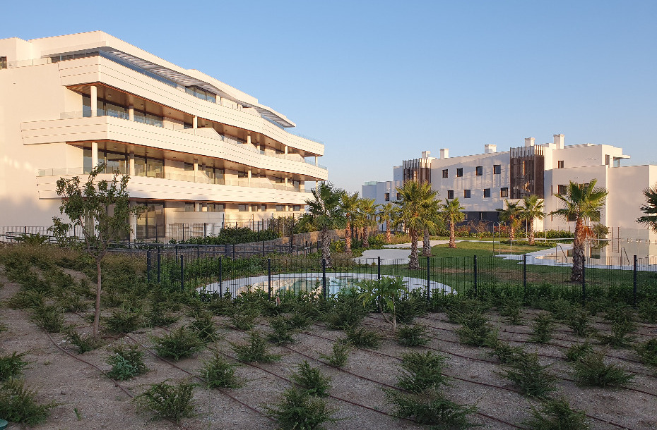 Sørvestvendt leilighet i norsk 2.etg  med terrasse på 34 m². Flere viktige oppgraderinger inkludert. Leiligheten ligger i Higueron west, Fuengirola.